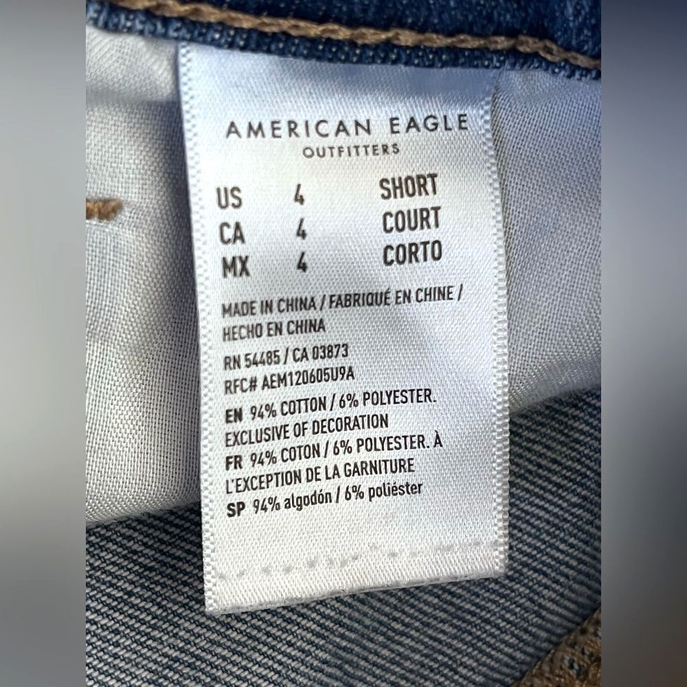 American Eagle Outfitters Classic Blue Distressed Women’s Mom Jeans Sz 4 Short - Picture 11 of 16